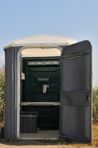 Best Portable restroom trailer rental  in Carpentersvle, IL